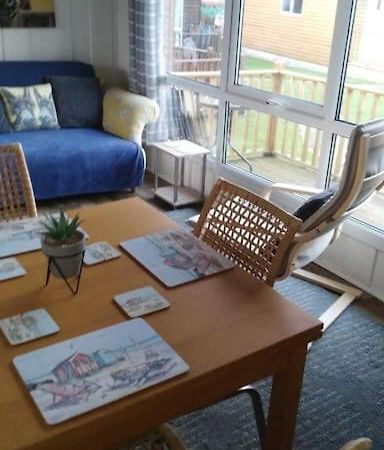 Villa No 27 A Dog Friendly Rural Coastal Chalet Seaton Exterior foto